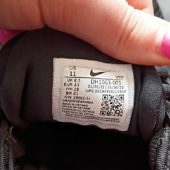Nike Womens Black VaporMax Plus Sneakers - Picture 5 of 5